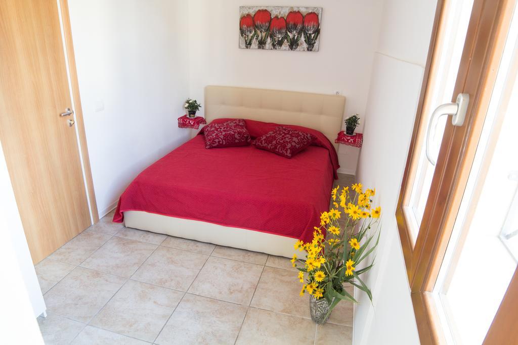 Affittacamere Casa Brajan Фоллоника Экстерьер фото